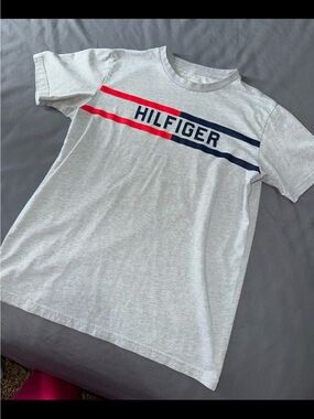 Gray Tommy Hilfiger Short Sleeve Tshirt Size Youth Large